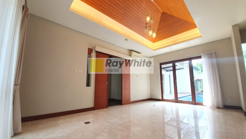 Rumah dalam private town house di Kemang