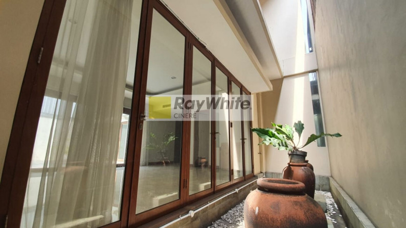 Rumah dalam private town house di Kemang