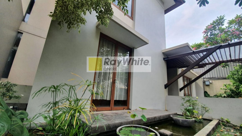 Rumah dalam private town house di Kemang