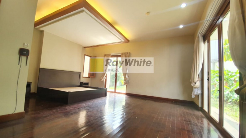 Rumah dalam private town house di Kemang