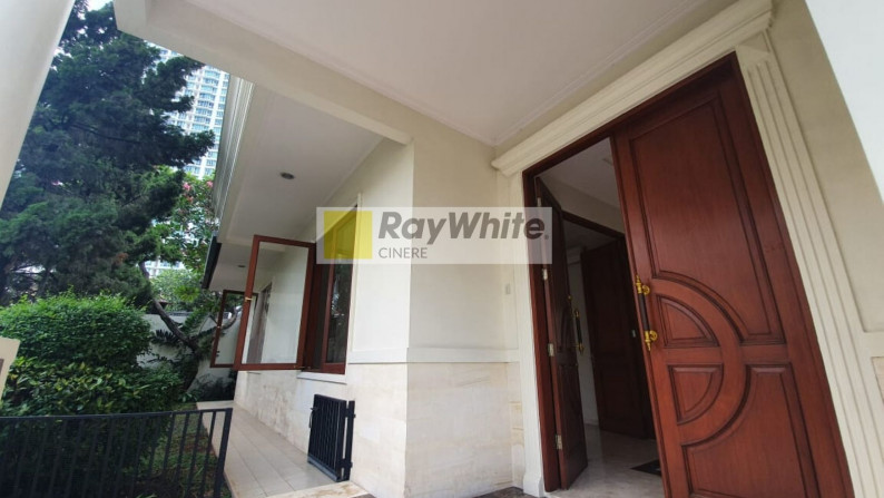 Rumah dalam private town house di Kemang