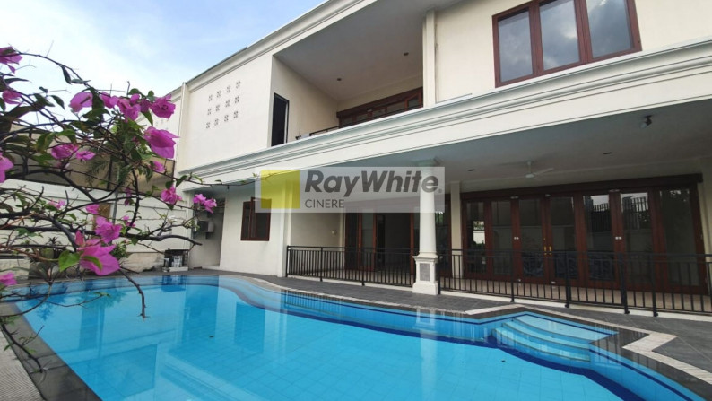 Rumah dalam private town house di Kemang