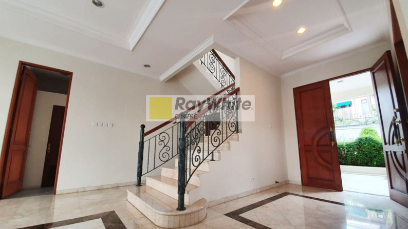 Rumah dalam private town house di Kemang