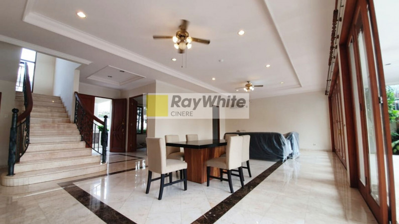 Rumah dalam private town house di Kemang