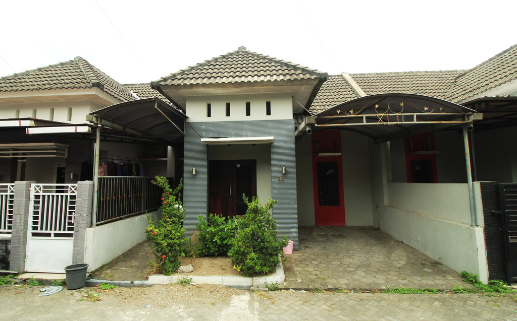 RUMAH MINIMALIS, DALAM PERUMAHAN BUMI RAYA INDAH, BANGUNTAPAN, BANTUL