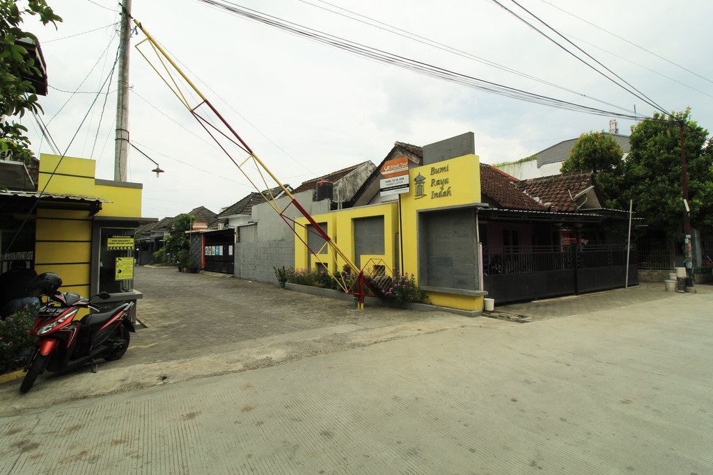 RUMAH MINIMALIS, DALAM PERUMAHAN BUMI RAYA INDAH, BANGUNTAPAN, BANTUL