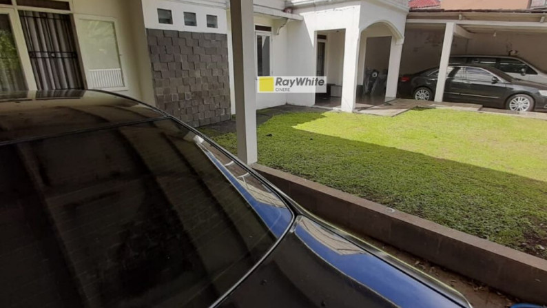 Dijual Rumah Cantik dengan taman di Cinere