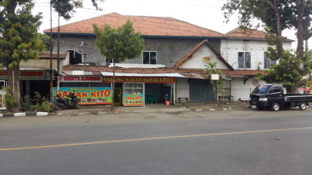 RUMAH DENGAN TANAH 1639 m2, DI JL DIPONEGORO, PURWOREJO