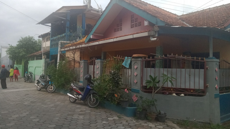RUMAH KOST 13KAMAR TIDUR, DI TIMUR GEMBIRALOKA, GANG BIMA