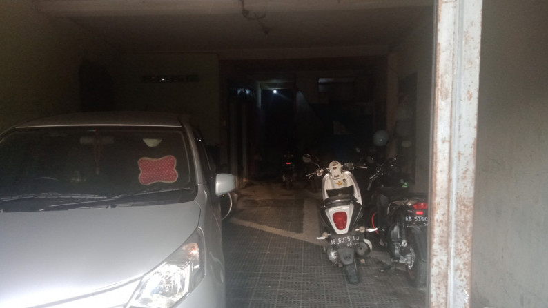 RUMAH KOST 13KAMAR TIDUR, DI TIMUR GEMBIRALOKA, GANG BIMA