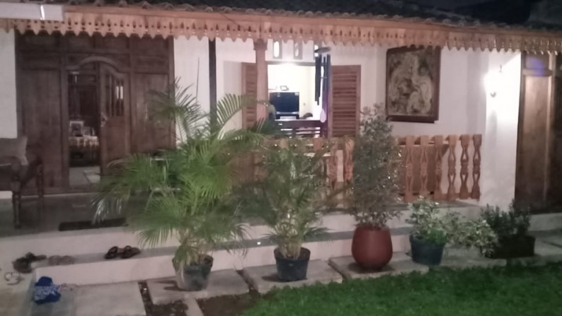 RUMAH +FURNITURE DENGAN DESAIN RUMAH JOGLO YANG CANTIK DI BANGUNHARJO