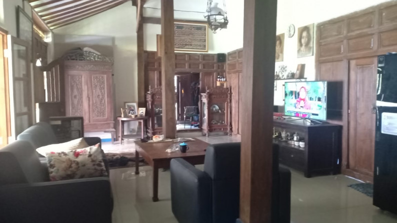 RUMAH +FURNITURE DENGAN DESAIN RUMAH JOGLO YANG CANTIK DI BANGUNHARJO