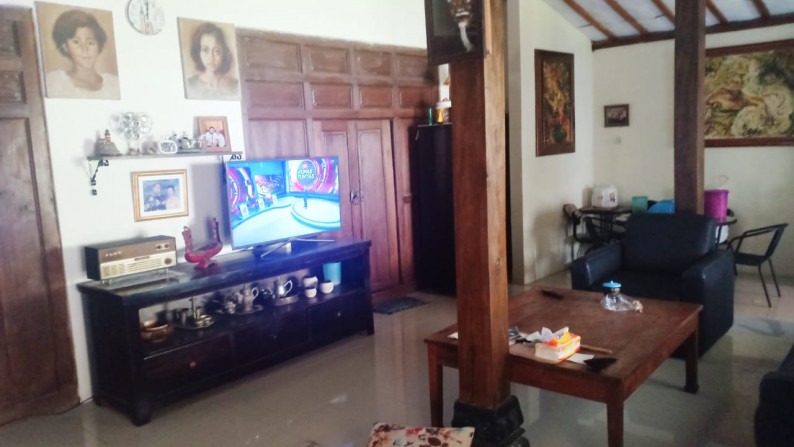 RUMAH +FURNITURE DENGAN DESAIN RUMAH JOGLO YANG CANTIK DI BANGUNHARJO