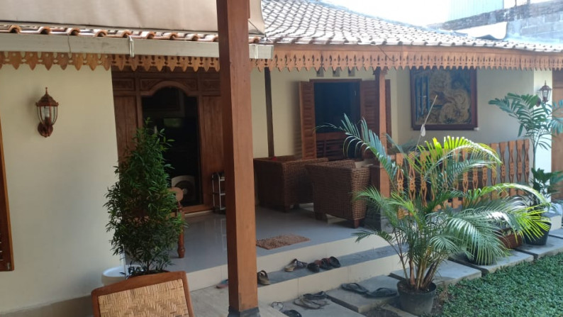 RUMAH +FURNITURE DENGAN DESAIN RUMAH JOGLO YANG CANTIK DI BANGUNHARJO