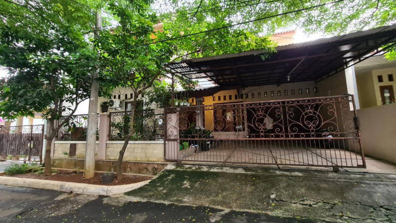 For Sale Rumah dengan Lingkungan asri dan nyaman di Cinere