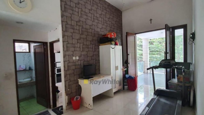 Rumah Modern dan Nyaman di Komplek Keren Cinere