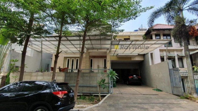 Rumah Modern dan Nyaman di Komplek Keren Cinere