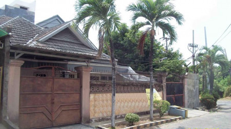 Rumah di Kutisari Indah Selatan, Bagus + Terawat, Row Jalan depan Lebar + Paving, Siap Huni