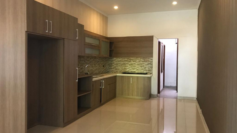 Rumah Bagus Siap Huni, Strategis di Emerald Garden Bintaro Sektor 9 Lt 179 m