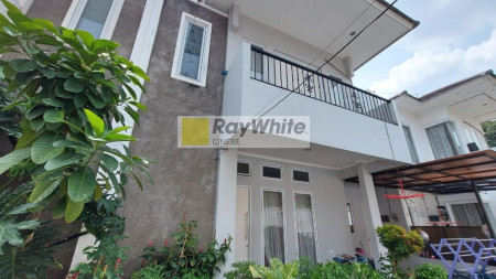 Rumah modern tropis dalam town house di Kebayoran Baru