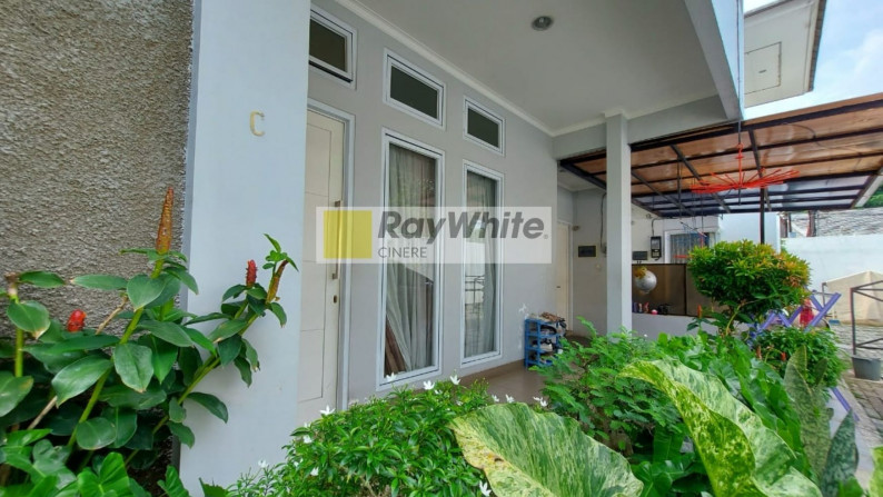 Rumah modern tropis dalam town house di Kebayoran Baru