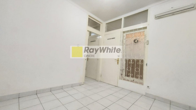 Rumah Menarik dan Sangat Terawat Lokasi Selangkah Menuju Pondok Indah Mall