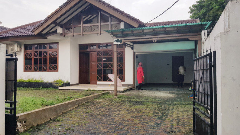 Disewakan Rumah Area Kemang bisa buat usaha.