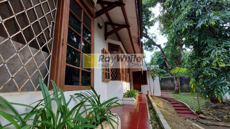 Rumah terawat berhalaman luas di Pondok Gede