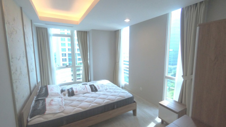 Apartemen Furnish, Brand New, View Pool, The Kensington, Luas 79m2