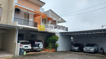 Rumah asri dalam Townhouse di Jagakarsa