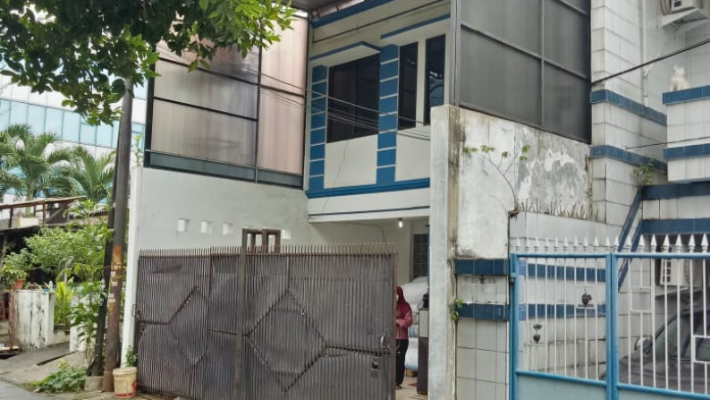 Dijual cepat, harga miring rumah di Taman Kedoya Baru