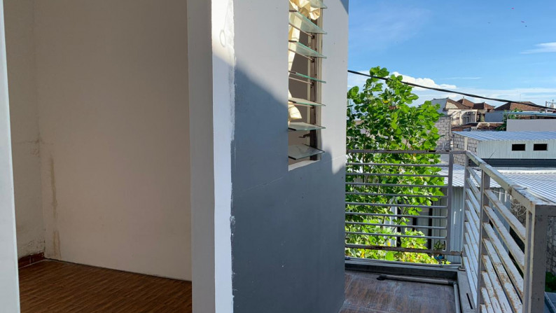 Freehold 4 Bedroom modern house at heart of Denpasar