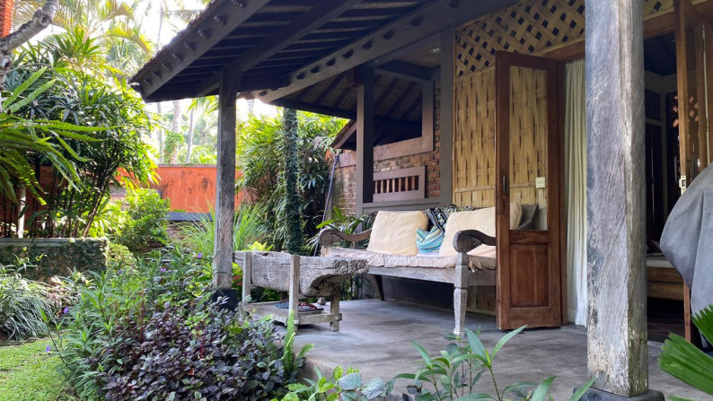 Traditional Villa 5 Bedroom Close to the Beach Saba Gianyar