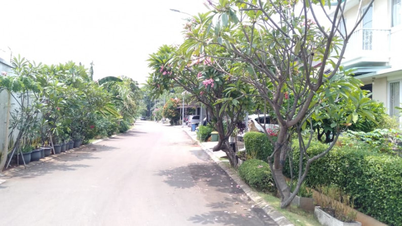 Rumah Bagus dan Megah dijual di Premier Pavillion, Kalideres *0035-CHR*