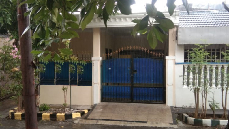 Rumah Simpang Darmo Surabaya