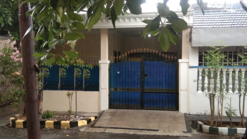 Rumah Simpang Darmo Surabaya