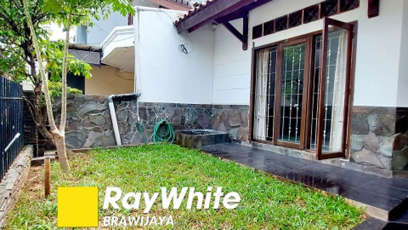 Rumah di Bumi Karang Indah, Lebak Bulus, Jakarta Selatan, Ada taman depan, Semi Furnished, 3 BR