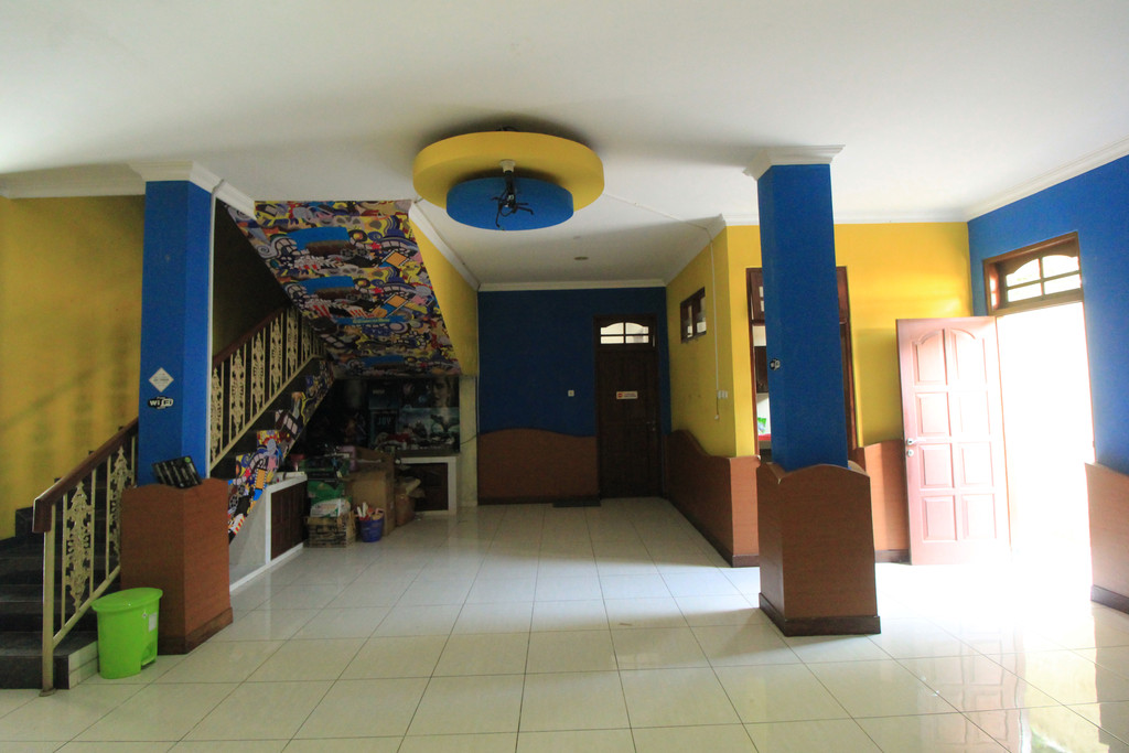 BANGUNAN 2LANTAI DEKAT KAMPUS UNY, DAN JL GEJAYAN, DEPOK, SLEMAN