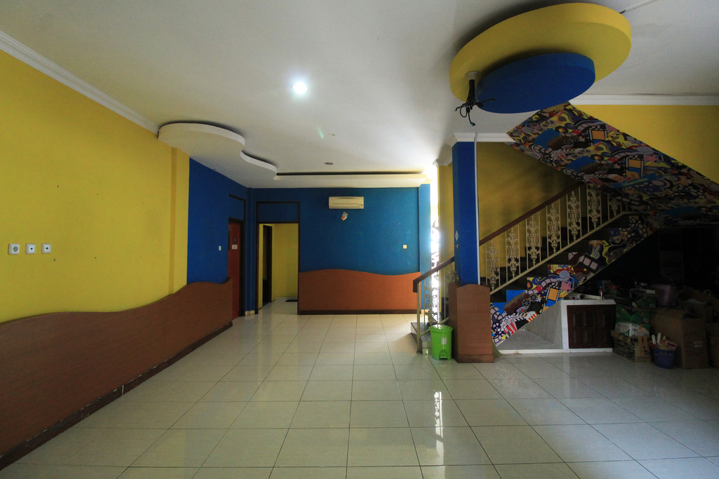 BANGUNAN 2LANTAI DEKAT KAMPUS UNY, DAN JL GEJAYAN, DEPOK, SLEMAN