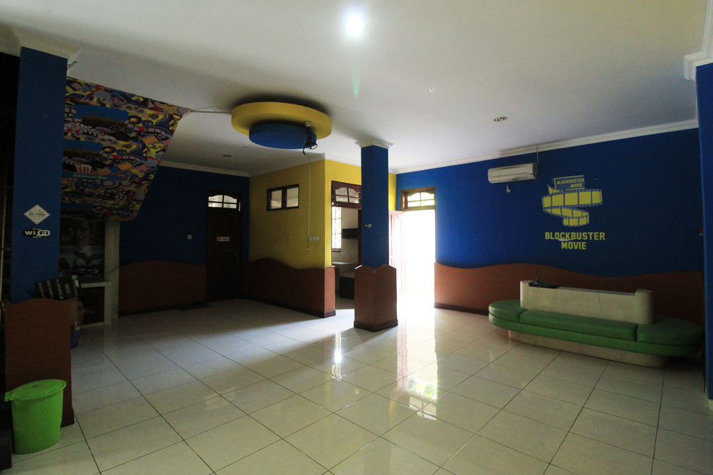BANGUNAN 2LANTAI DEKAT KAMPUS UNY, DAN JL GEJAYAN, DEPOK, SLEMAN
