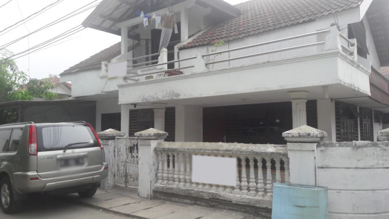 Rumah Depan Taman dan Lokasi Strategis @Jl Cicarawa, Komplek Walikota, Sukapura