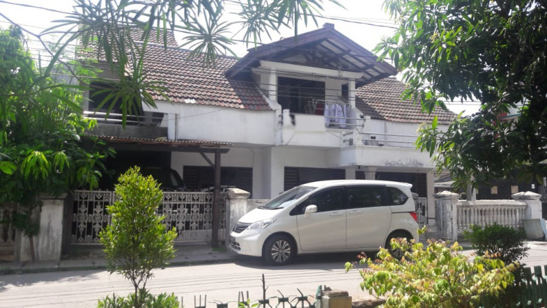 Rumah Depan Taman dan Lokasi Strategis @Jl Cicarawa, Komplek Walikota, Sukapura