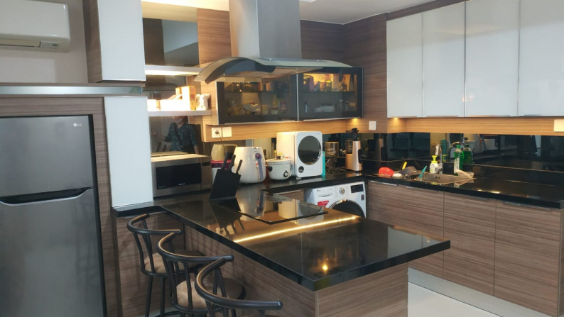 DISEWAKAN APARTMENT GANDENG FULLY FURNISHED TOWER DORADA THE MANSION, KEMAYORAN