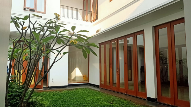 Rumah Pondok Indah Semi Furnised S Pool, Bagus dan Mewah