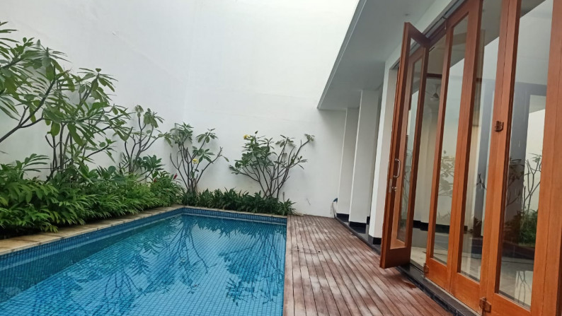 Rumah Pondok Indah Semi Furnised S Pool, Bagus dan Mewah