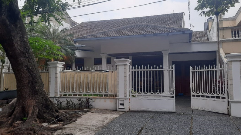 Rumah LUX, bagus siap huni di jakarta selatan