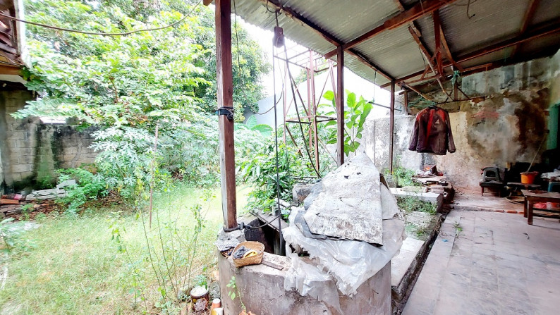 Rumah Tua di Pasar Minggu, Jakarta Selatan, Hitung Tanah Saja, Dekat Stasiun KA Pasar Minggu, SHM
