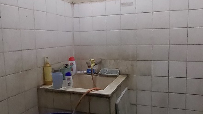 Rumah Tua di Pasar Minggu, Jakarta Selatan, Hitung Tanah Saja, Dekat Stasiun KA Pasar Minggu, SHM