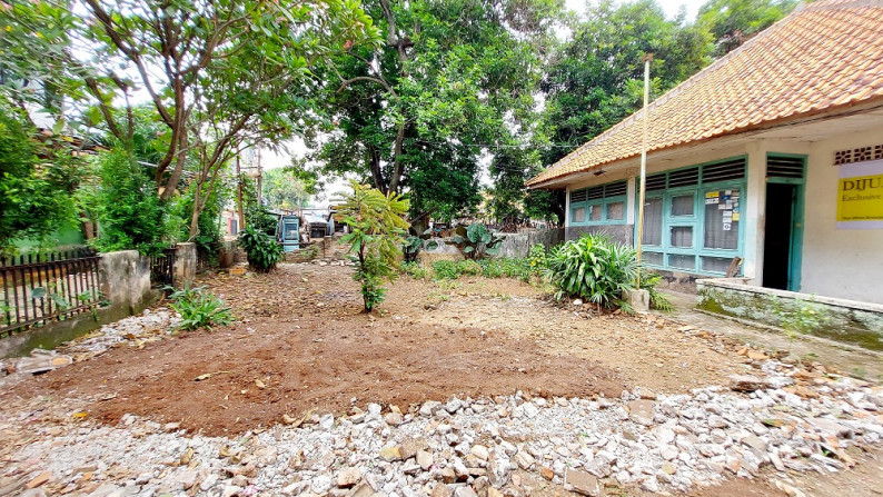 Rumah Tua di Pasar Minggu, Jakarta Selatan, Hitung Tanah Saja, Dekat Stasiun KA Pasar Minggu, SHM