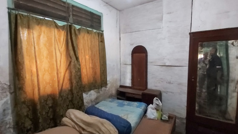 Rumah Tua di Pasar Minggu, Jakarta Selatan, Hitung Tanah Saja, Dekat Stasiun KA Pasar Minggu, SHM